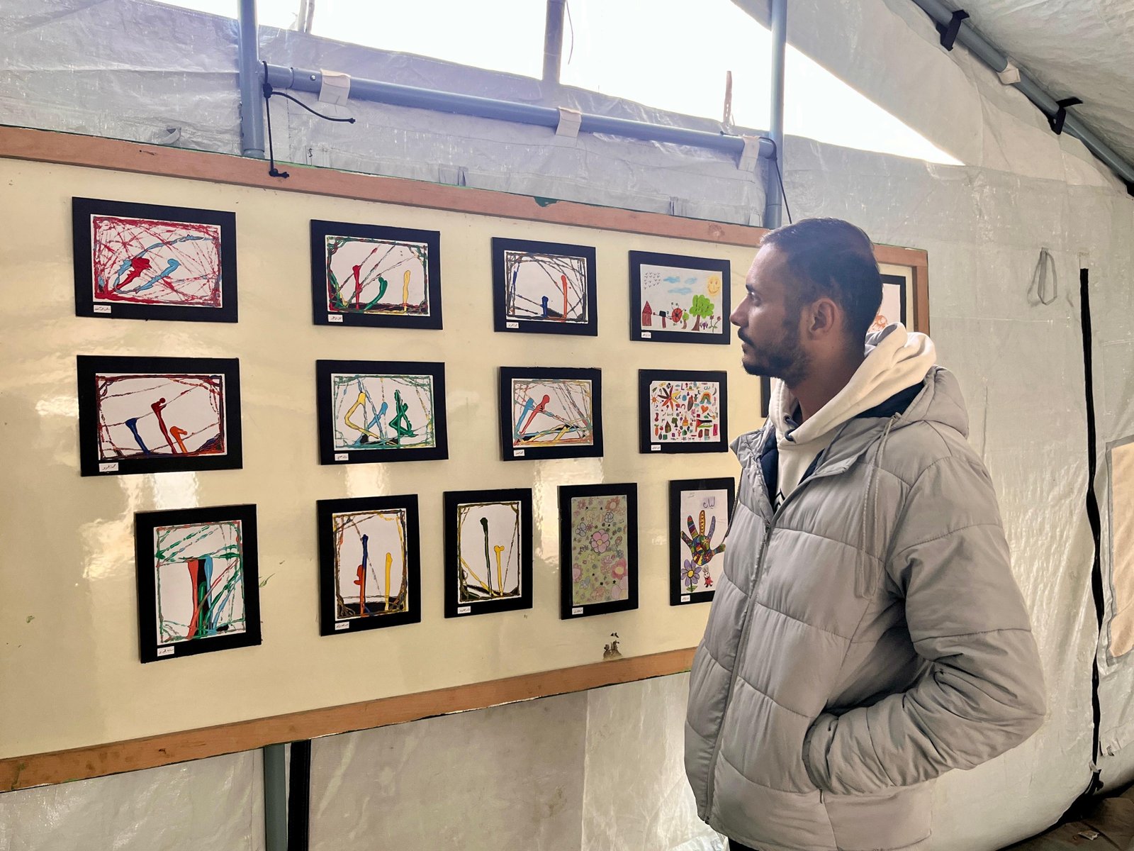 مؤسسة السنابل تقيم معرضًا فنيًا للأطفال ضمن أنشطة الدعم النفسي والاجتماعي في دير البلح