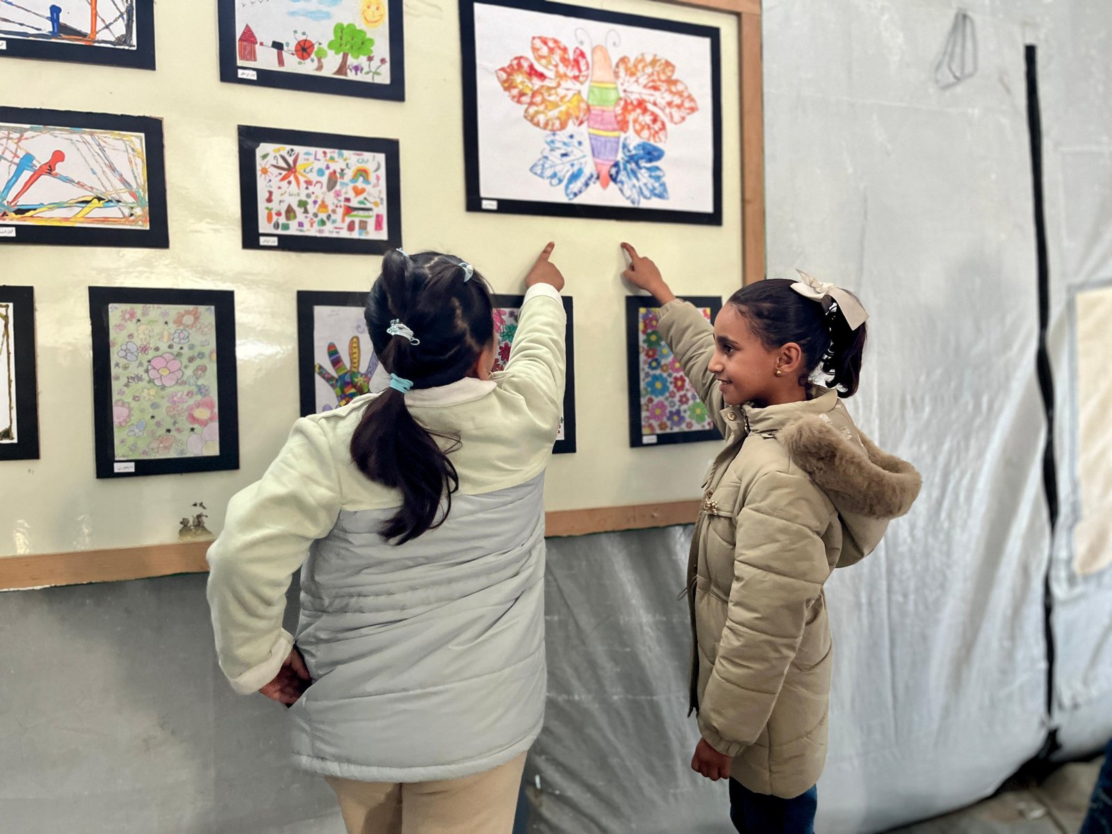 مؤسسة السنابل تقيم معرضًا فنيًا للأطفال ضمن أنشطة الدعم النفسي والاجتماعي في دير البلح