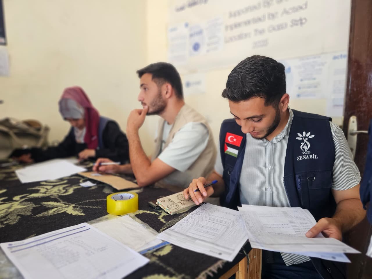 In Partnership with ACTED, Senabil Association for Youth and Development Distributes Tents to Families in Marginalized Areas of Deir al-Balah and Al-Bureij