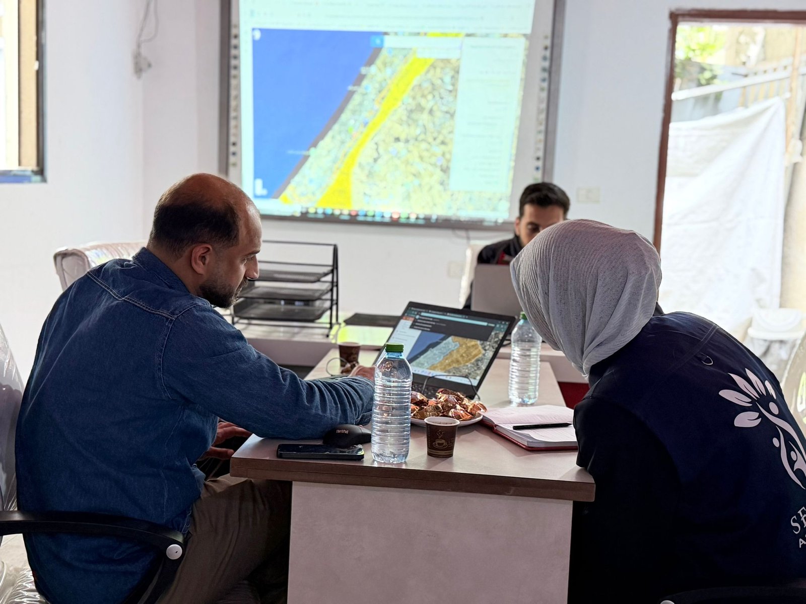 مؤسسة السنابل تبحث مع مكتب الأمم المتحدة لتنسيق الشؤون الإنسانية سبل دراسة الخدمات المقدمة في مناطق الخط الأصفر بقطاع غزة