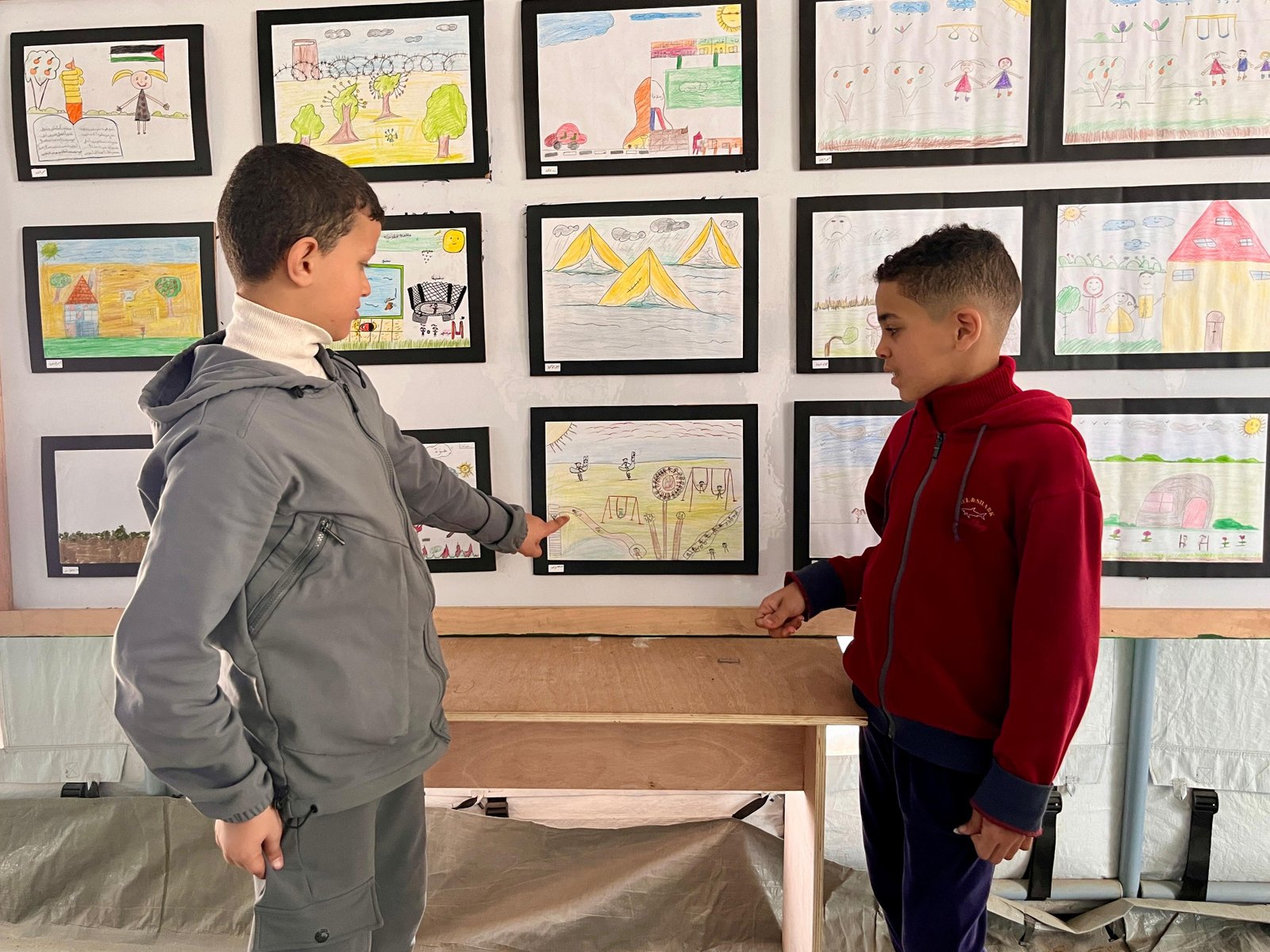 مؤسسة السنابل تقيم معرضًا فنيًا للأطفال ضمن أنشطة الدعم النفسي والاجتماعي في دير البلح