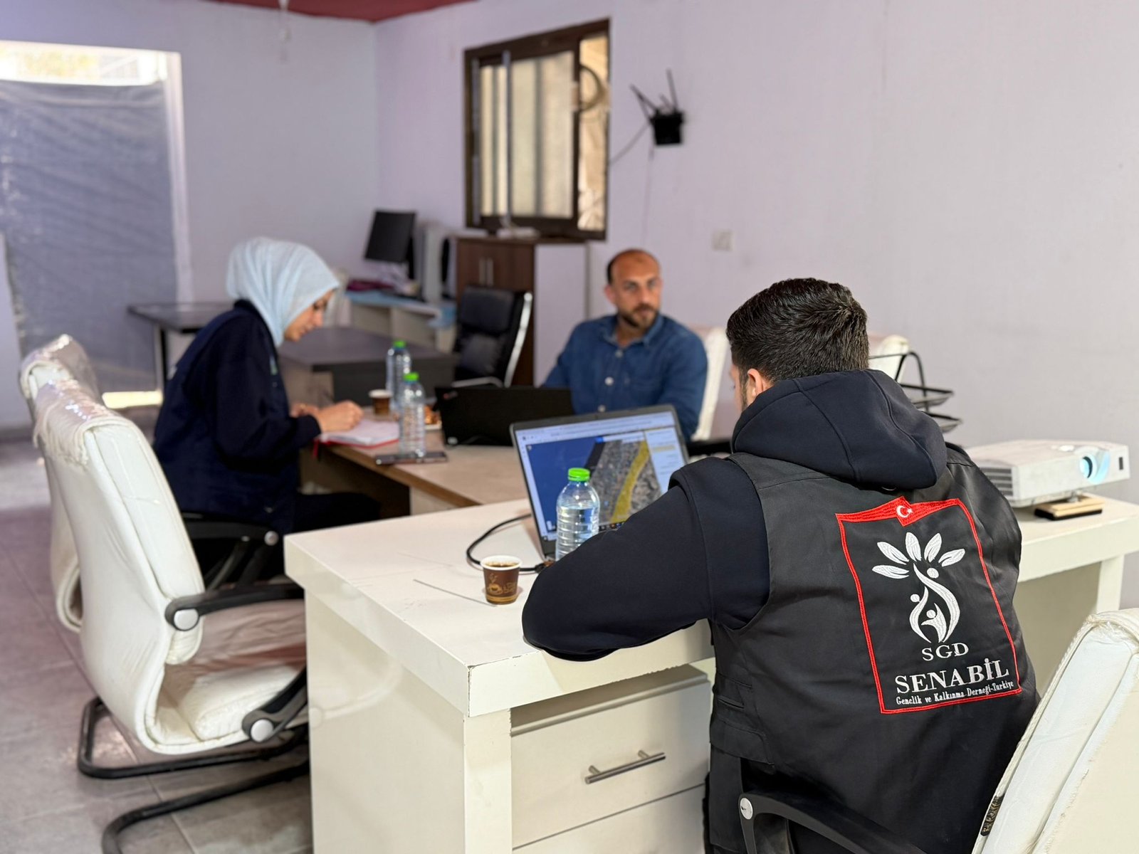 مؤسسة السنابل تبحث مع مكتب الأمم المتحدة لتنسيق الشؤون الإنسانية سبل دراسة الخدمات المقدمة في مناطق الخط الأصفر بقطاع غزة