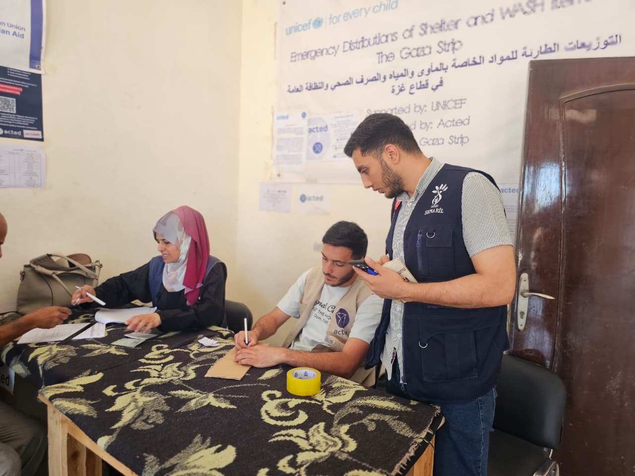 In Partnership with ACTED, Senabil Association for Youth and Development Distributes Tents to Families in Marginalized Areas of Deir al-Balah and Al-Bureij