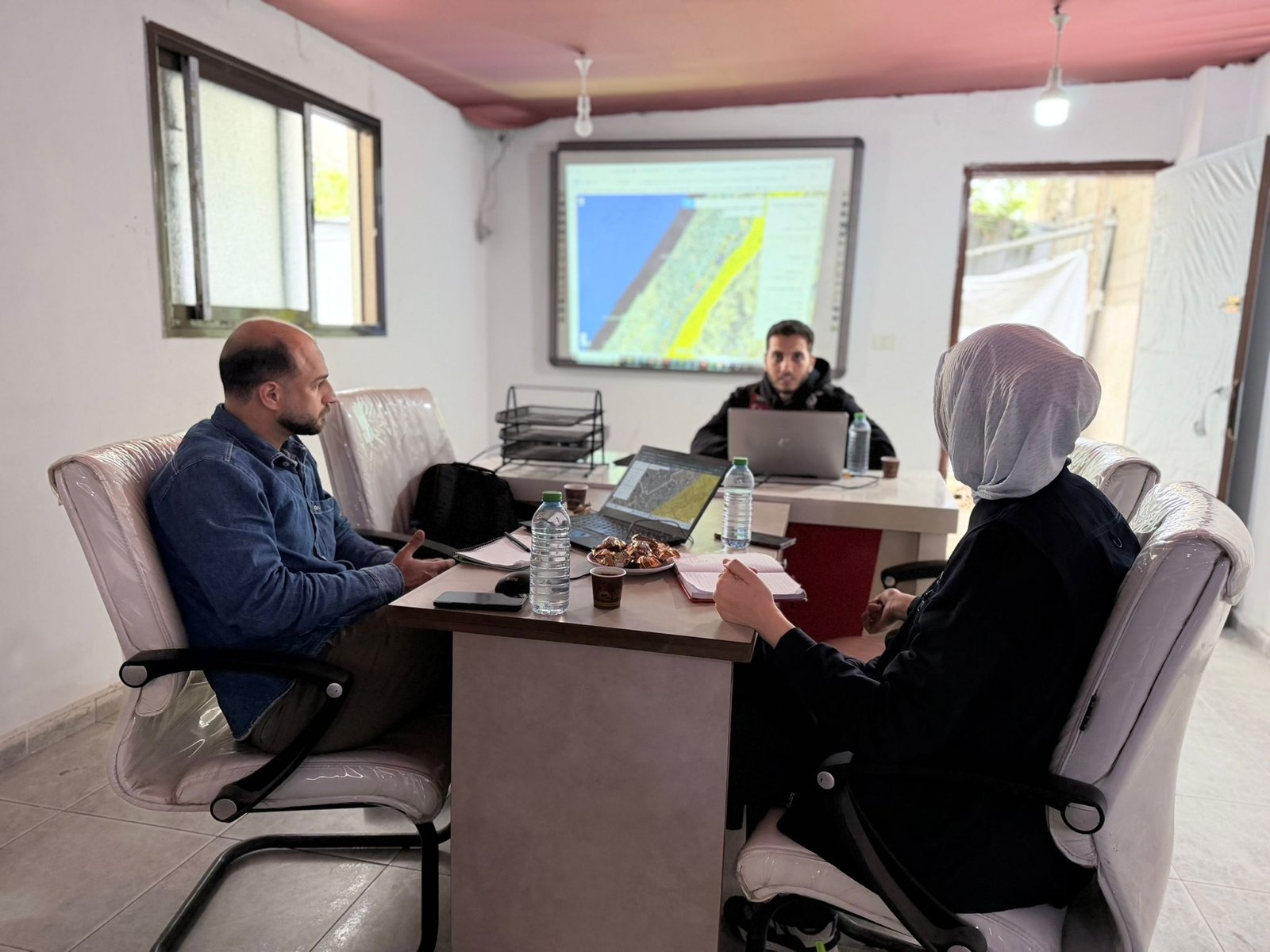 مؤسسة السنابل تبحث مع مكتب الأمم المتحدة لتنسيق الشؤون الإنسانية سبل دراسة الخدمات المقدمة في مناطق الخط الأصفر بقطاع غزة