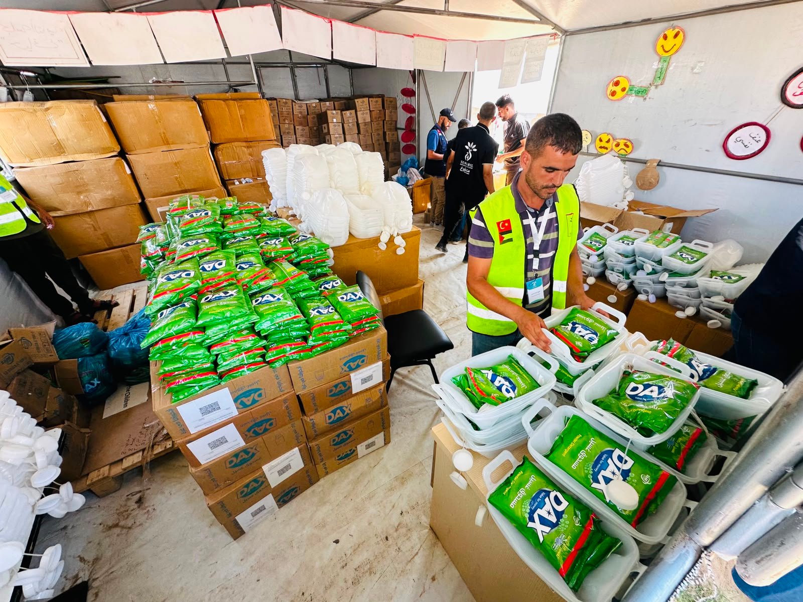 Funded by UNICEF, Senabil Association for Youth and Development Continues Implementing the Shelter Assistance Distribution Project in Khan Younis