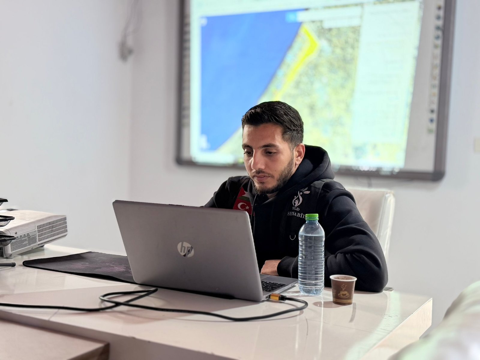 مؤسسة السنابل تبحث مع مكتب الأمم المتحدة لتنسيق الشؤون الإنسانية سبل دراسة الخدمات المقدمة في مناطق الخط الأصفر بقطاع غزة