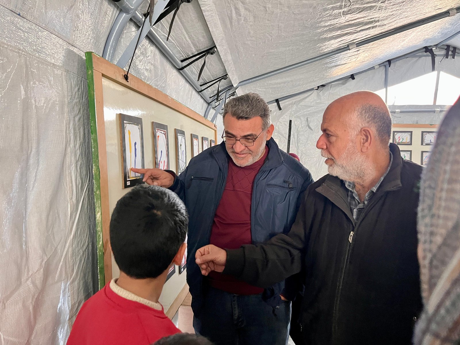 مؤسسة السنابل تقيم معرضًا فنيًا للأطفال ضمن أنشطة الدعم النفسي والاجتماعي في دير البلح