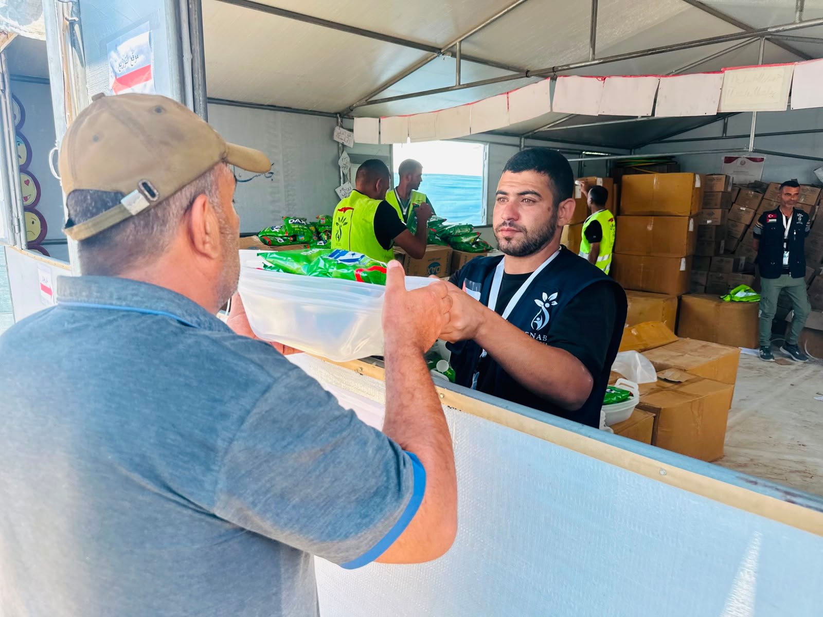 Funded by UNICEF, Senabil Association for Youth and Development Continues Implementing the Shelter Assistance Distribution Project in Khan Younis