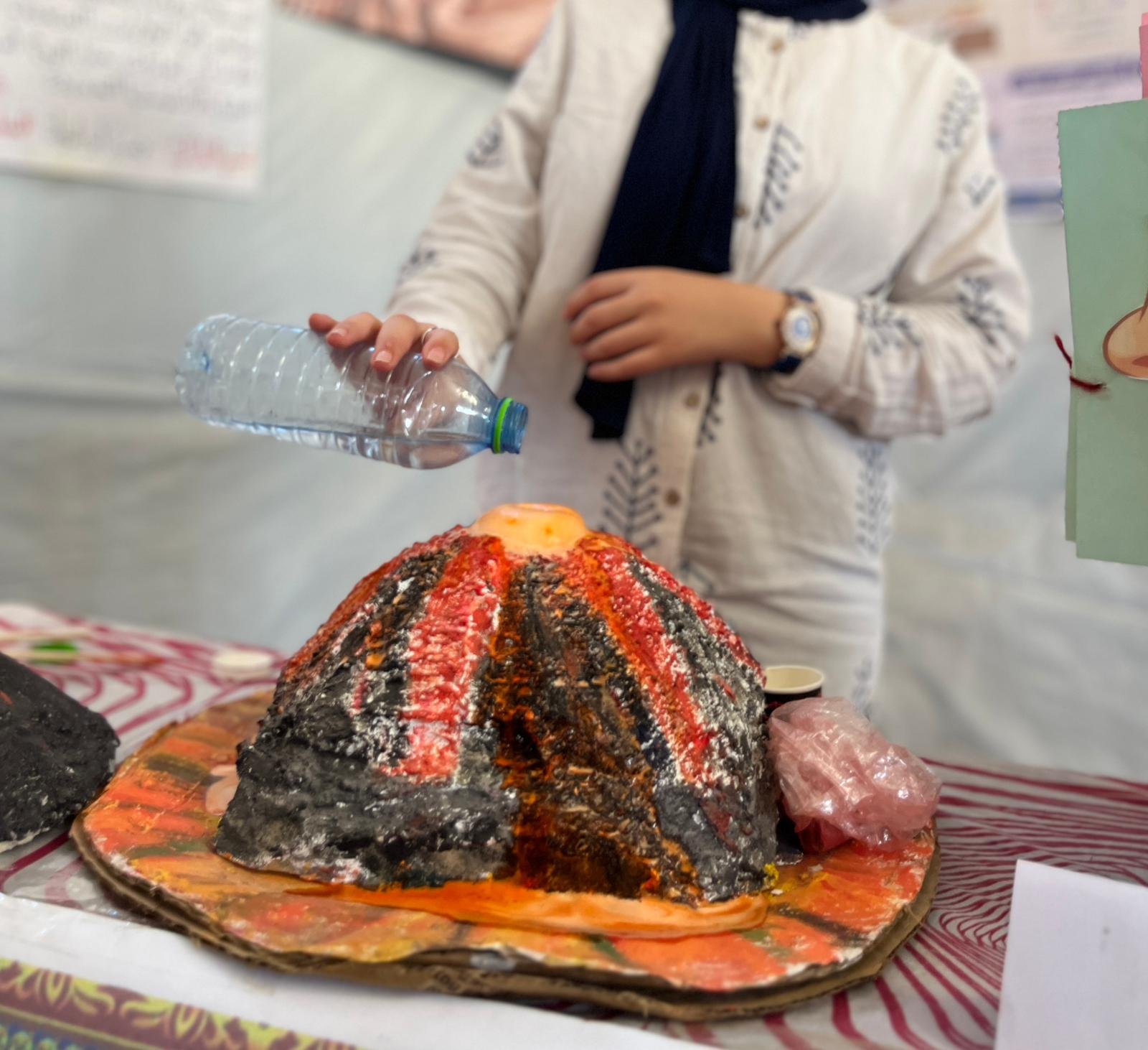 افتتاح معرض العلوم في مدرسة السنابل برعاية وزارة التربية والتعليم ومنظمة اليونيسف