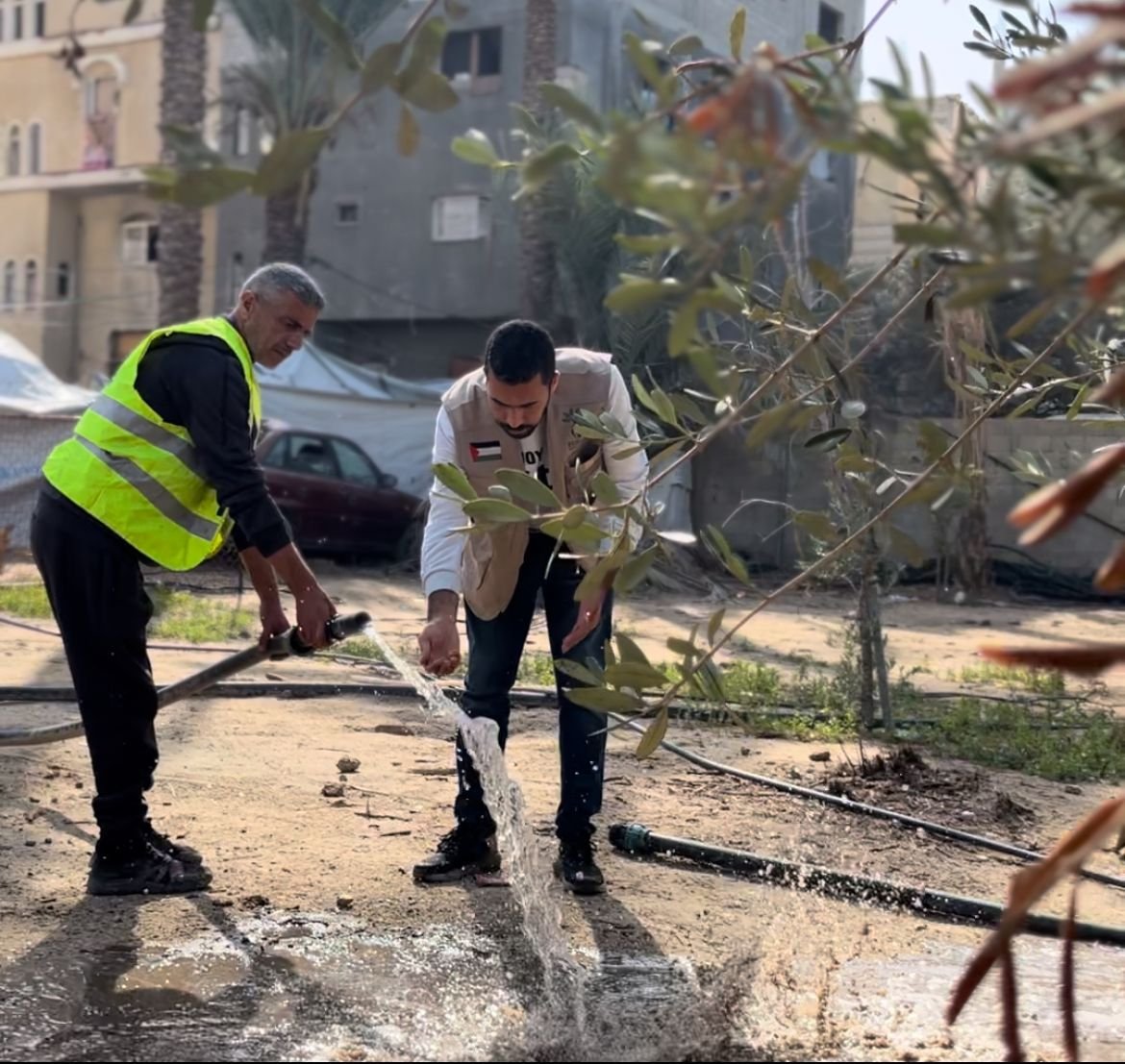 توريد وتركيب غاطس لبئر مياه في مدينة دير البلح للتخفيف من معاناة النازحين